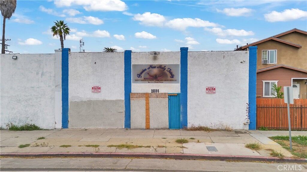 Property Photo: 10808 S Broadway CA 90061