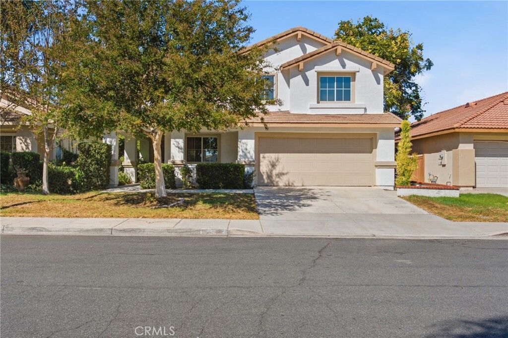 Property Photo:  32276 Via Arias  CA 92592 