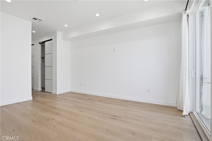 Property Photo: 16106 Leadwell St CA 91406