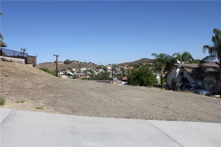 Property Photo:  22747 Inspiration Point  CA 92587 