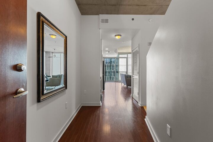 Property Photo:  301 Demonbreun St 1712  TN 37201 