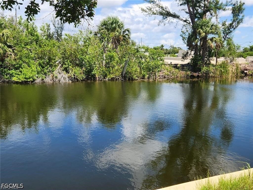 Property Photo: 1116 NW 28th Avenue FL 33993