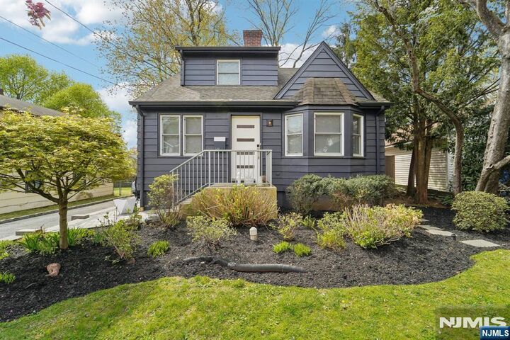 Property Photo:  120 Gordon Avenue  NJ 07670 