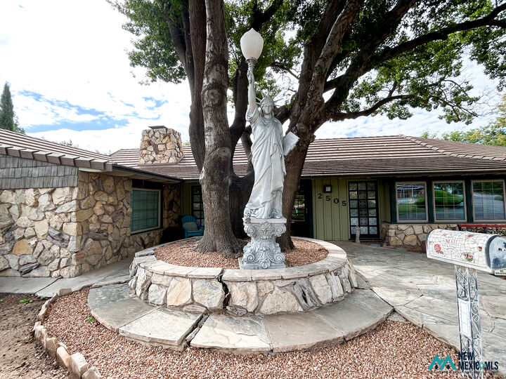 Property Photo:  2505 W Richey Ave  NM 88210 