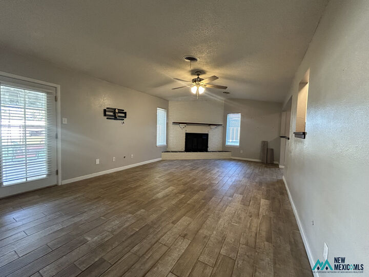 Property Photo:  1412 Stratford Ln  NM 88101 