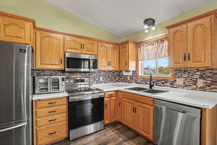 Property Photo:  917 Sellards Drive  MN 55325 