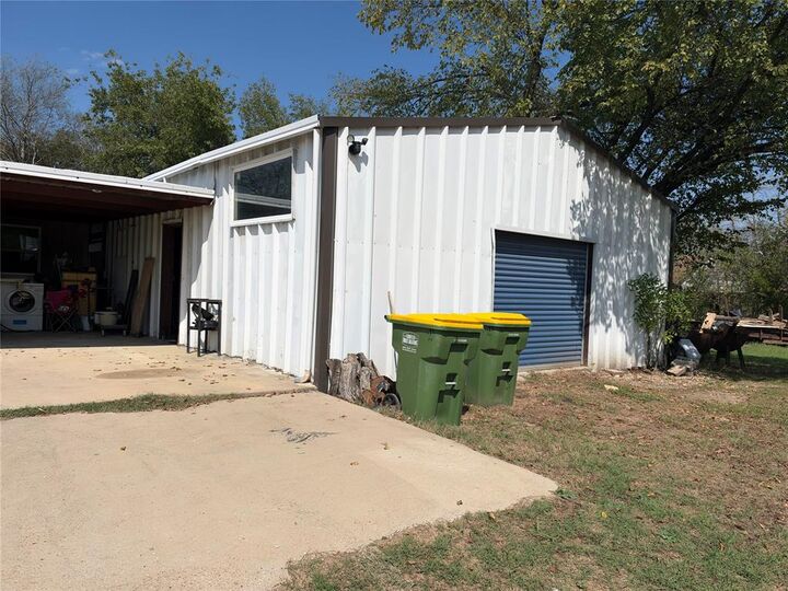 Property Photo: 407 S Live Oak Avenue TX 76648