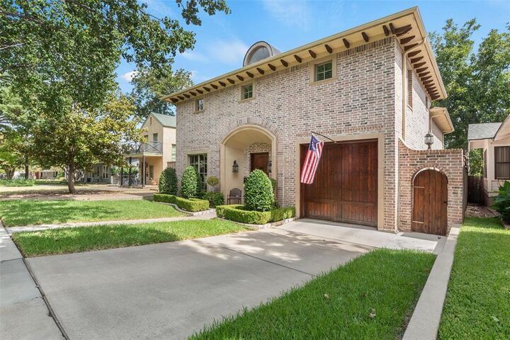 Property Photo: 1213 Virginia Place TX 76107