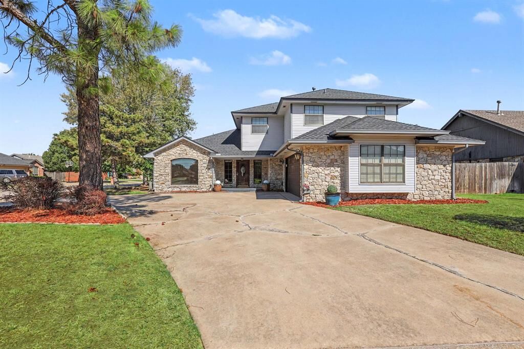 Property Photo: 7013 NW 100th Street OK 73162