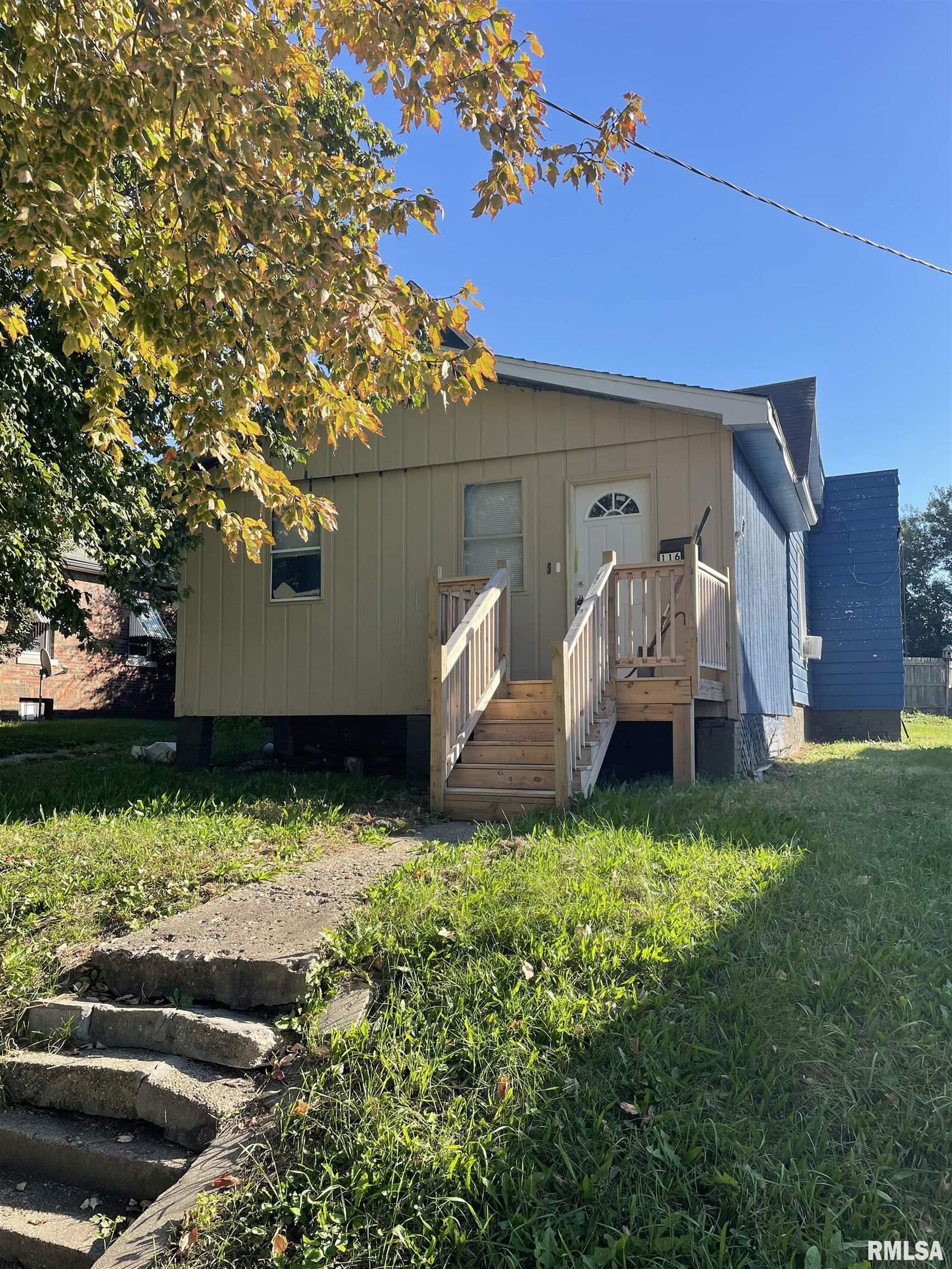 Property Photo:  116 W Maple Street  IL 61520 