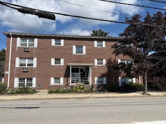 Property Photo:  31 Pond Street 26  MA 02451 