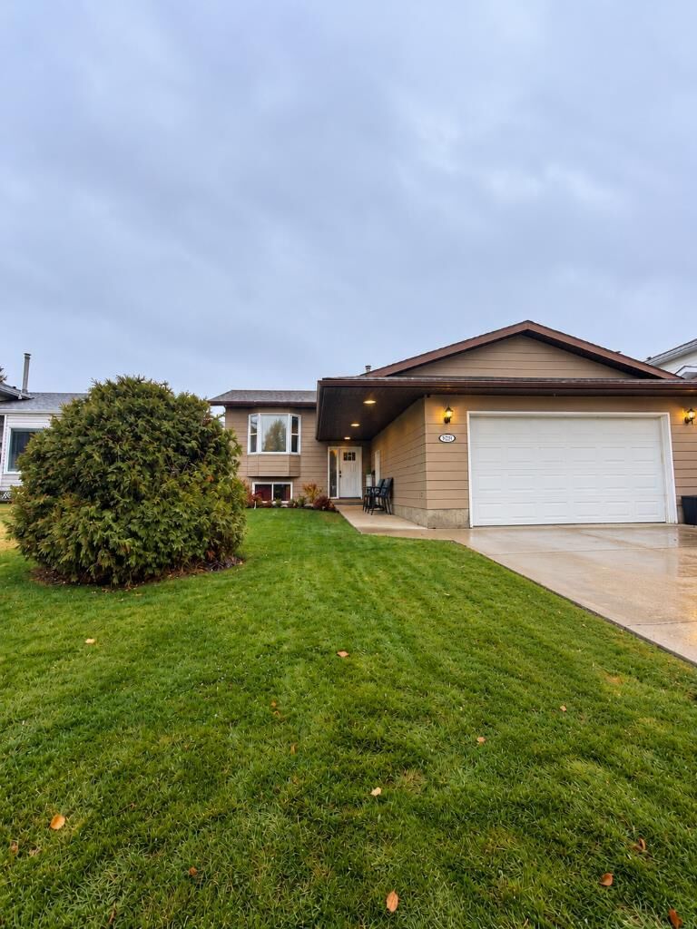 Property Photo:  8926 102 Avenue  AB T8X 1G3 