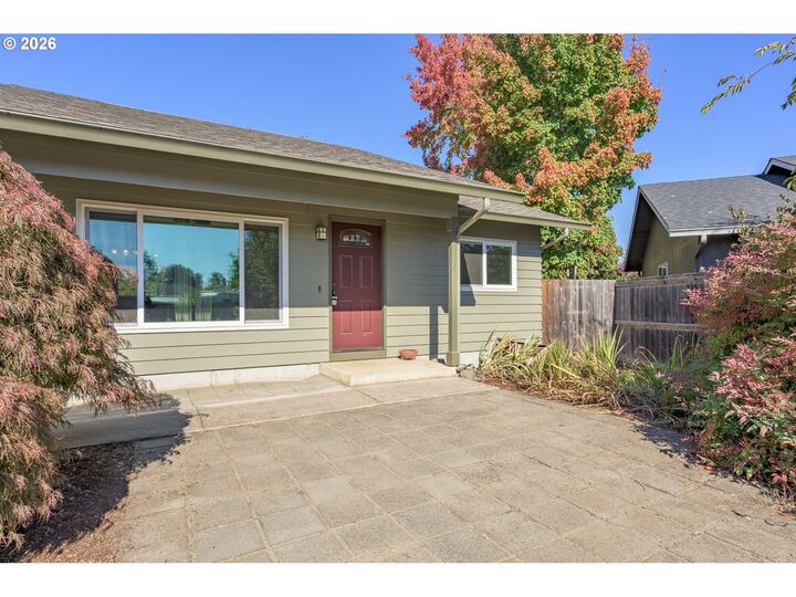 Property Photo: 1180 Brockton Pl OR 97404