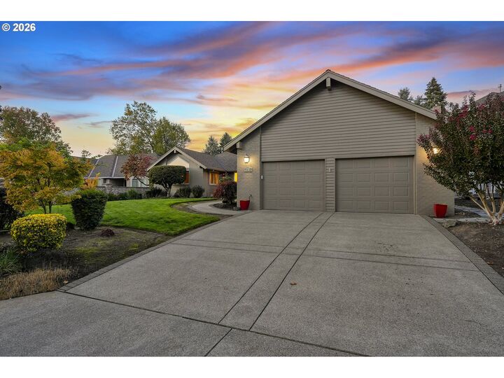 Property Photo:  7615 SW Fairway Dr  OR 97070 
