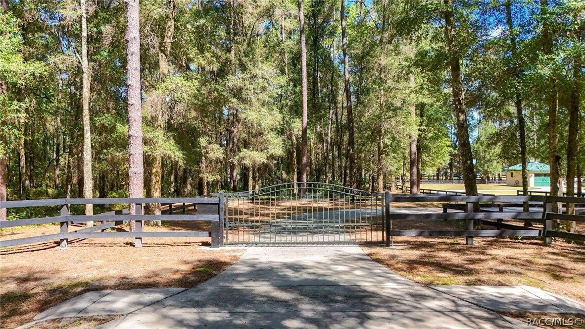 Property Photo: 3 Carry Back Road FL 34482