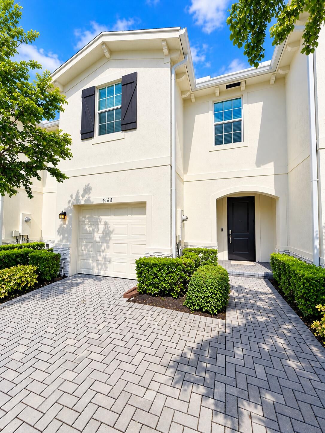 Property Photo: 4168 Lagoon Shore Drive FL 33467