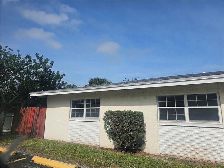 Property Photo:  5217 NW 18th Court  FL 33313 
