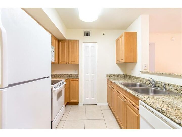 Property Photo:  6760 Heritage Grande 6103  FL 33437 