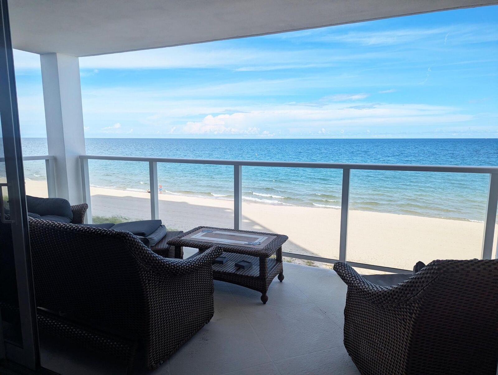Property Photo:  3900 N Ocean Drive 2D  FL 33308 