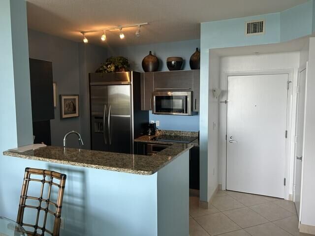 Property Photo:  550 Okeechobee Boulevard 725  FL 33401 