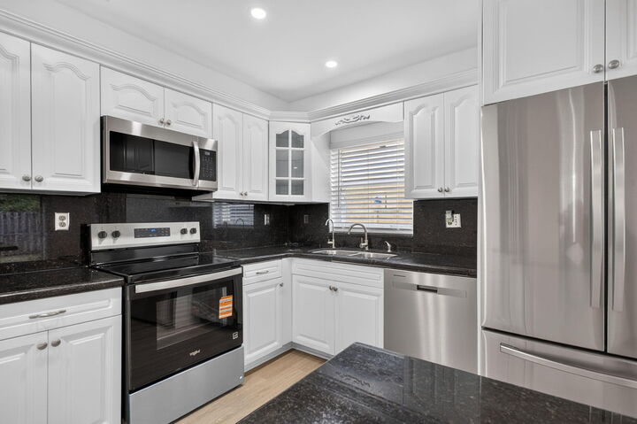 Property Photo: 4011 NW 93rd Avenue FL 33351