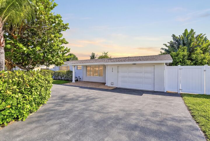 Property Photo: 300 SE 11th Court FL 33441