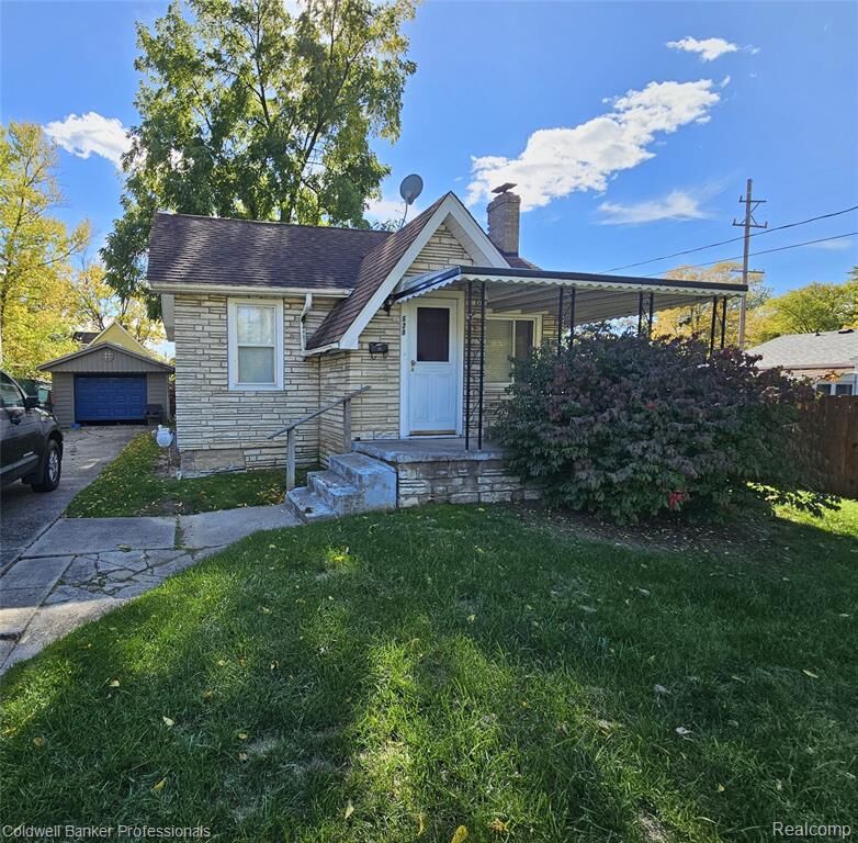 Property Photo:  620 Maple Street  MI 48458 