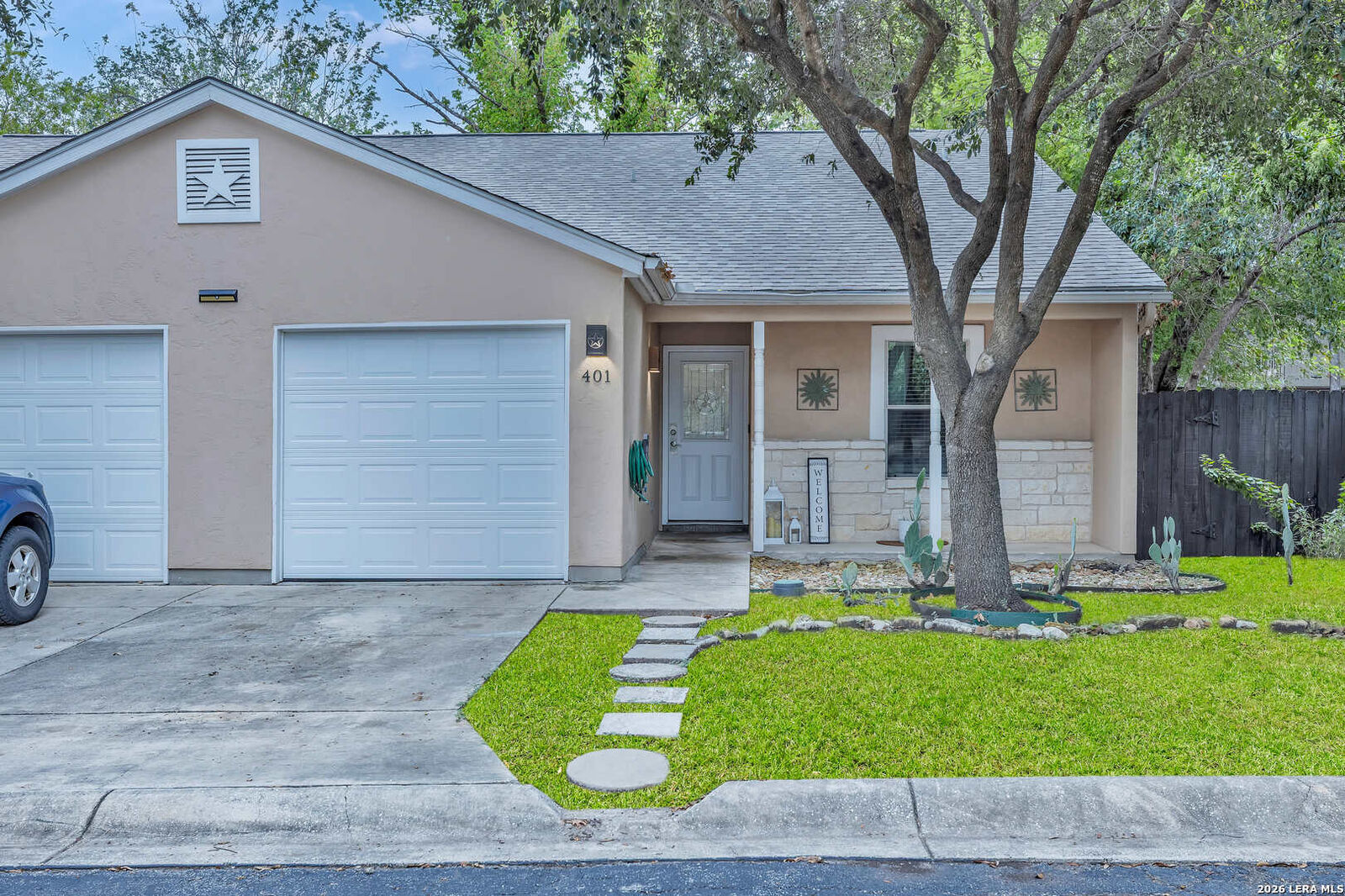 Property Photo: 3202 Eisenhauer Rd Unit 401 TX 78209