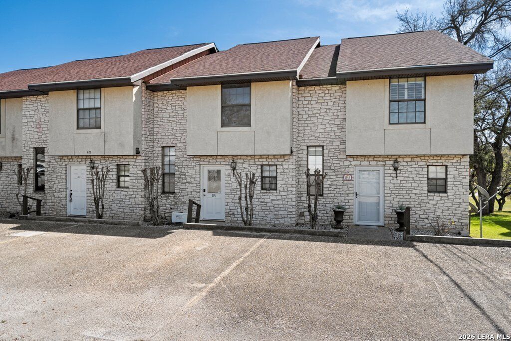 Property Photo: 421 Watts B5 TX 78133