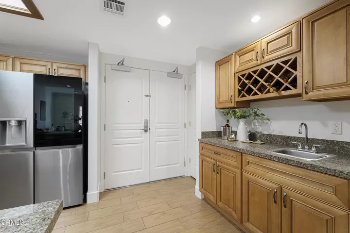Property Photo:  11 S 3rd Street 517  CA 91801 