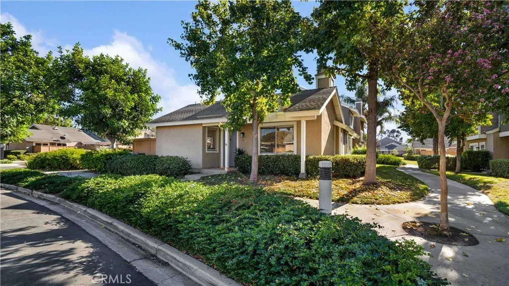 Property Photo:  13 Hollowglen  CA 92604 