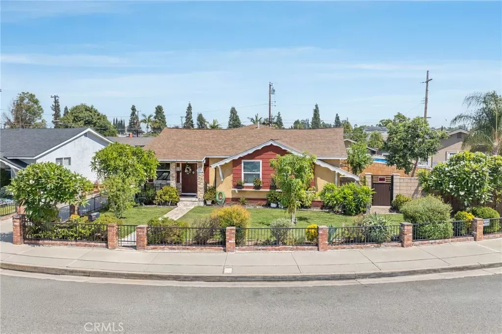 Property Photo: 11531 Massinger CA 90715