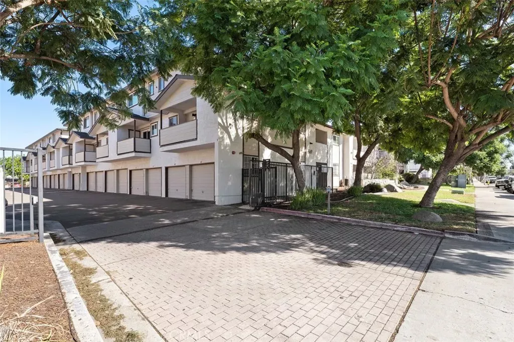 Property Photo:  569 E Street 1  CA 91910 
