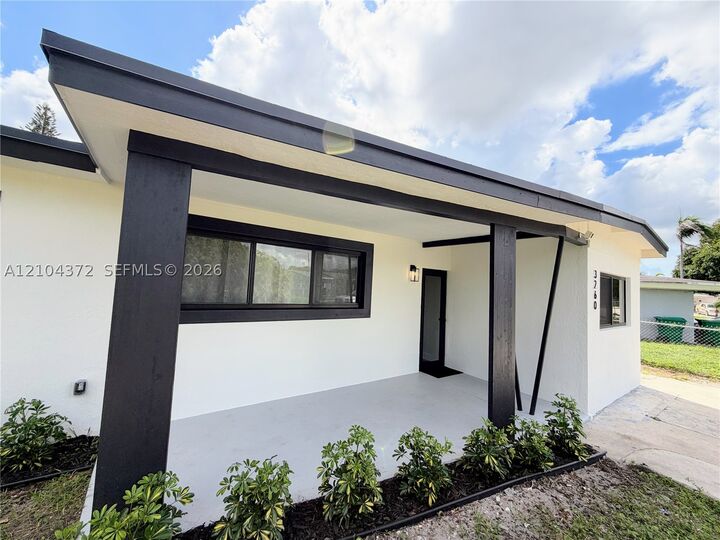 Property Photo: 3260 NW 4th St FL 33311