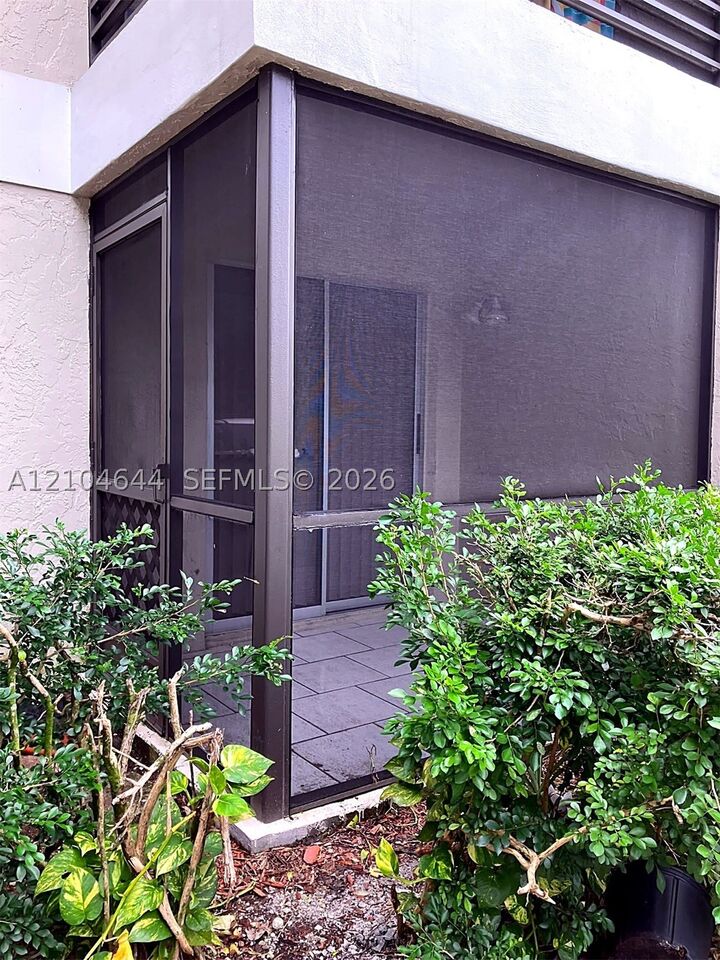 Property Photo: 105 Gardens Dr 101 FL 33069