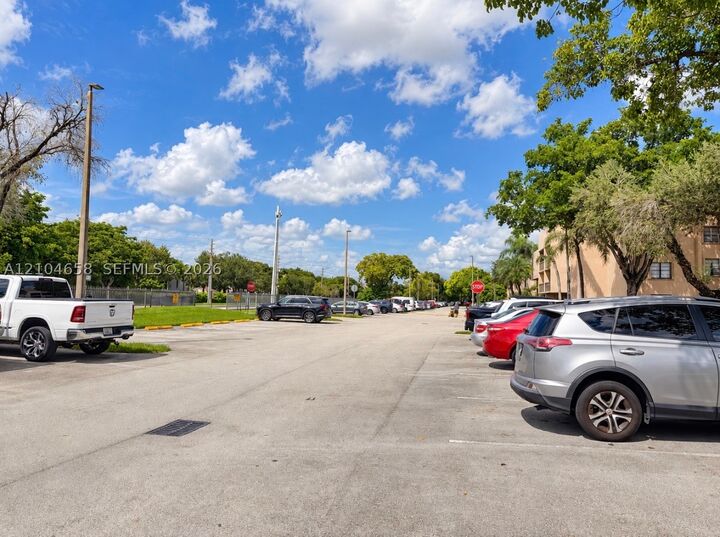 Property Photo: 10625 SW 112th Ave 311 FL 33176