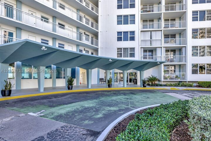 Property Photo: 201 N Ocean Blvd 904 FL 33062