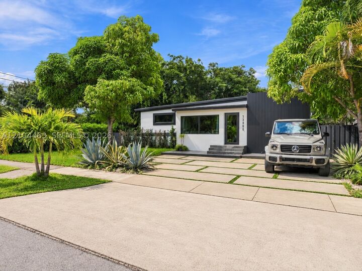 Property Photo:  13900 NE 16th Ct  FL 33181 