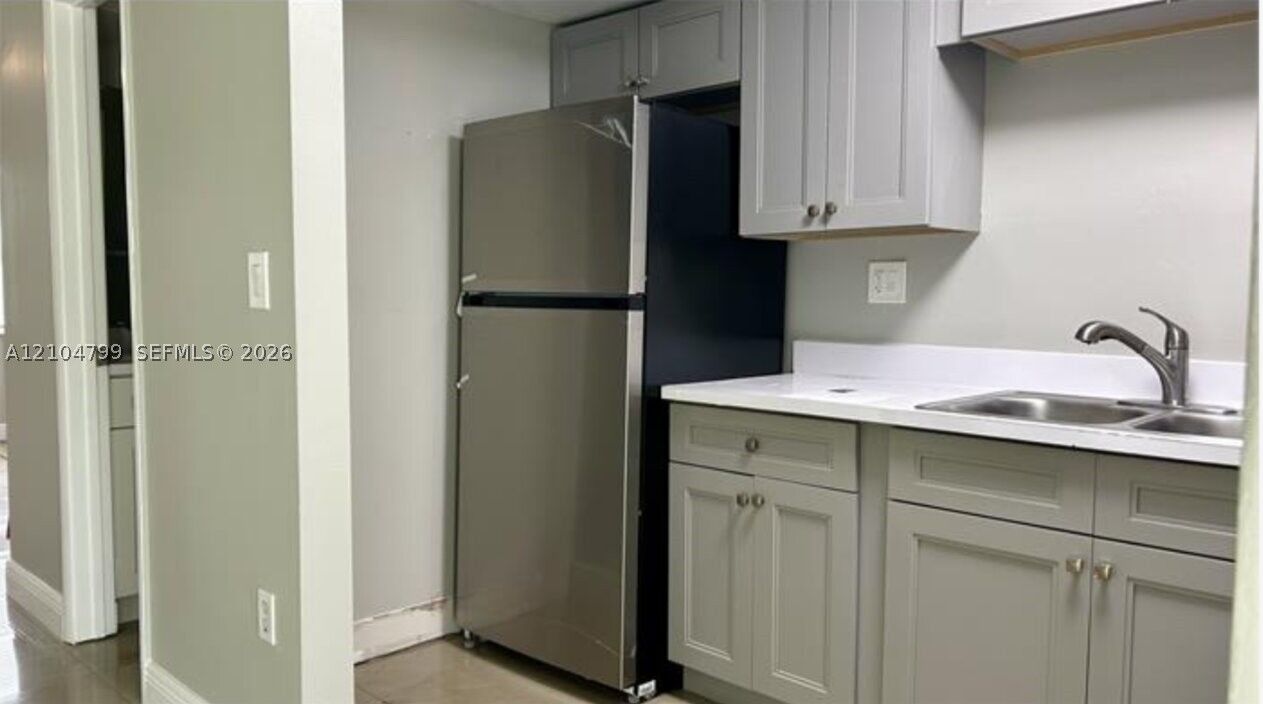 Property Photo:  5917 SW 36th Ct 12  FL 33314 