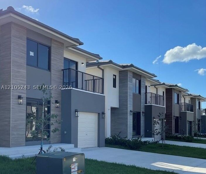 Property Photo:  1163 NW 1st St  FL 33034 