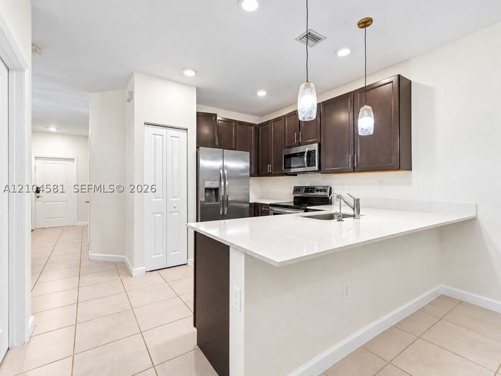 Property Photo:  1108 SE 26th Ter  FL 33035 
