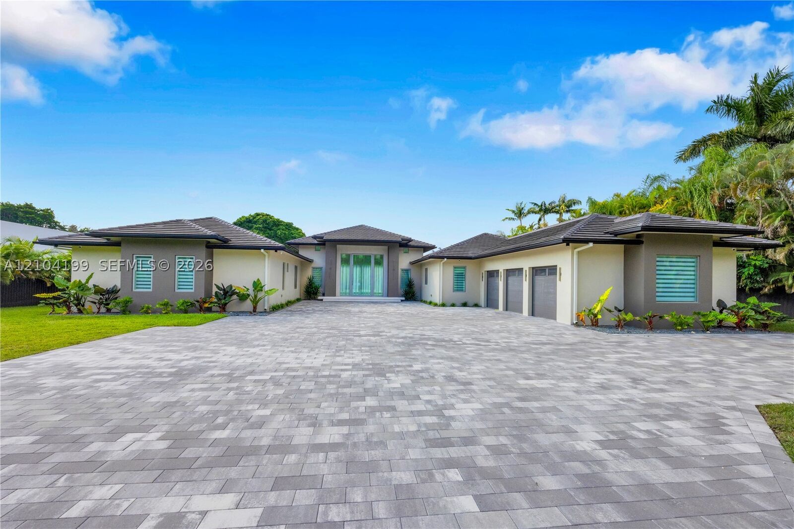 Property Photo:  11240 SW 95th St  FL 33176 