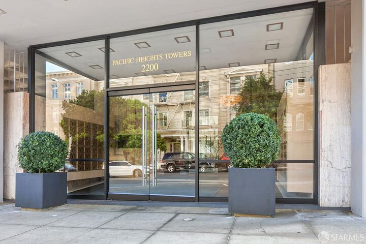 Property Photo:  2200 Sacramento Street 207  CA 94115 