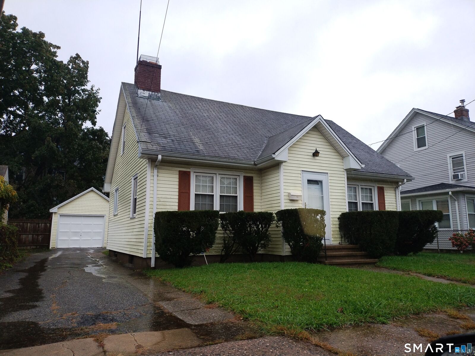 Property Photo:  140 Beardsley Park Terrace  CT 06610 