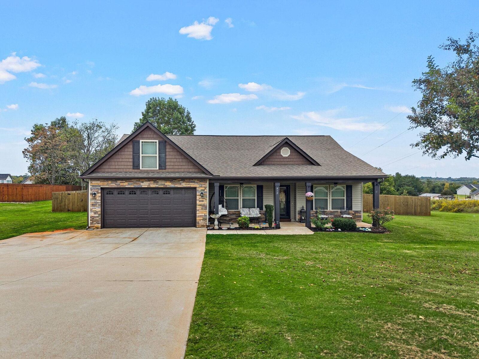 Property Photo: 410 Roys Place SC 29385