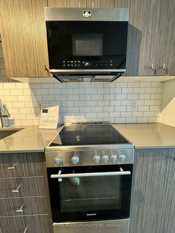 Property Photo: 15 Wellington Street 405 ON N2G 0E4