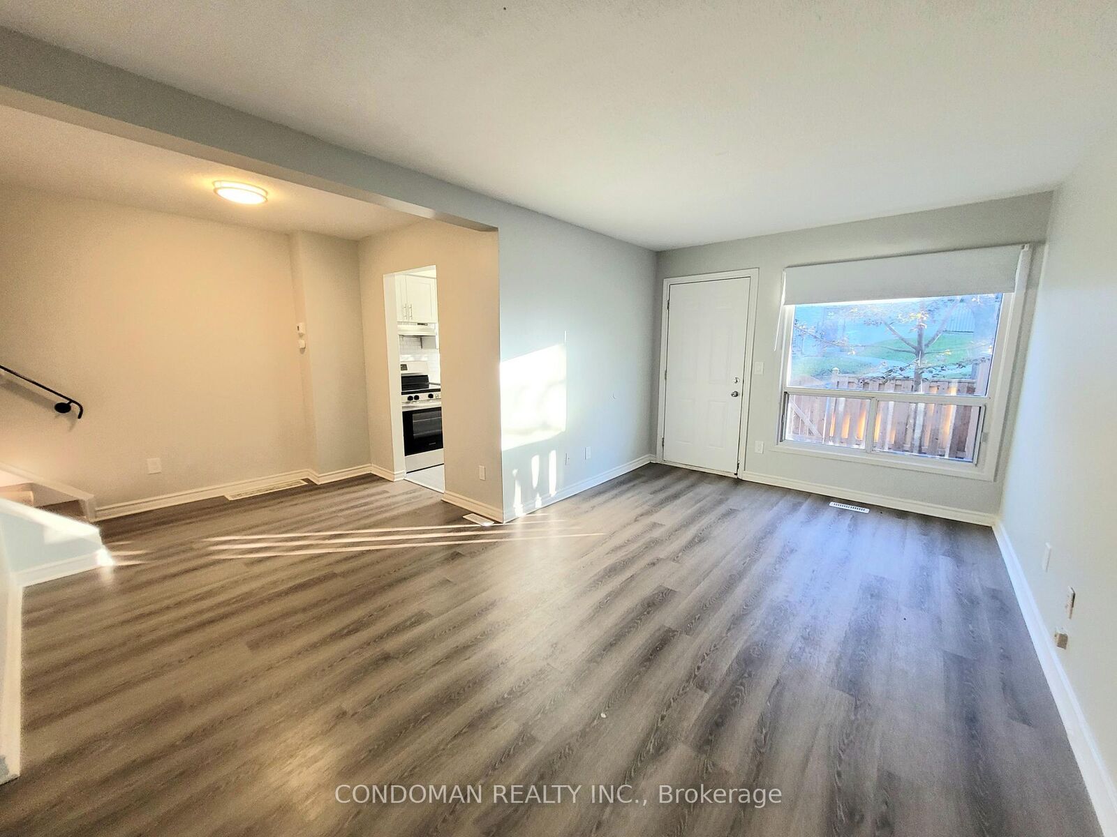 Property Photo:  477 Dean Avenue 24  ON L1H 3E4 