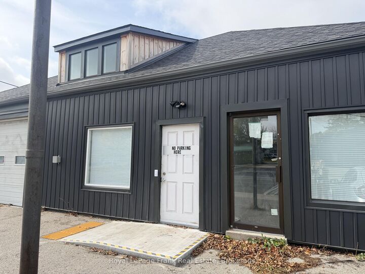 Property Photo:  54 Main Street 4  ON L9P 1J2 