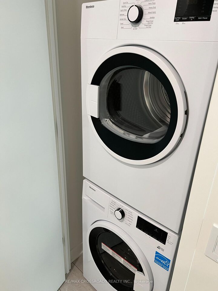 Property Photo:  55 Charles Street E 1401  ON M4Y 0J1 