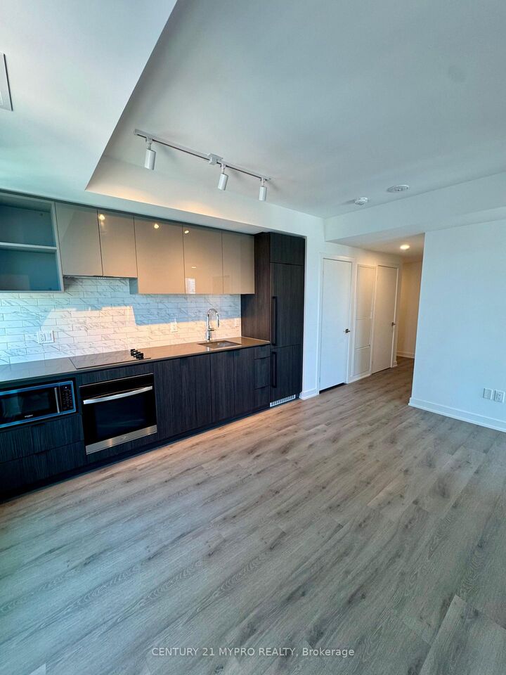 Property Photo: 252 Church Street 4506 ON M5B 0E6